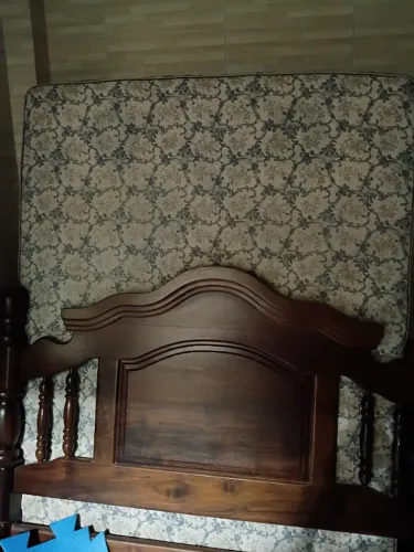 Cama de casal de madeira boa + colchão bom ... *
