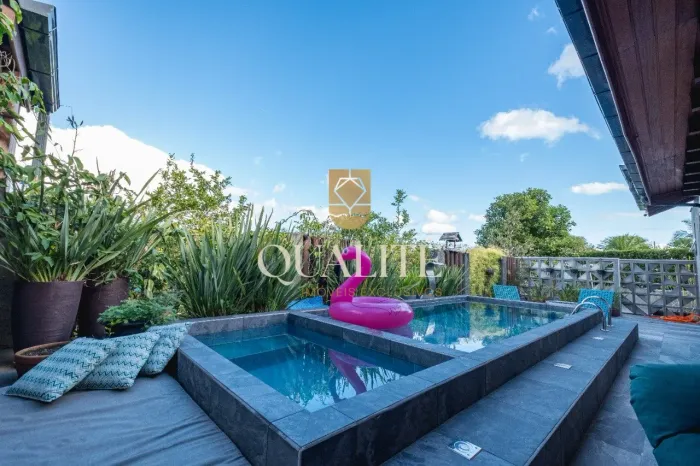 Casa com 5 quartos, 425m2 de área privativa, piscina e em condomínio fechado na SC 401 em 