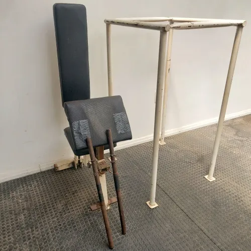 Aparelho musculacao banco scott+ paralelas+ halteres gdes+ pequenos