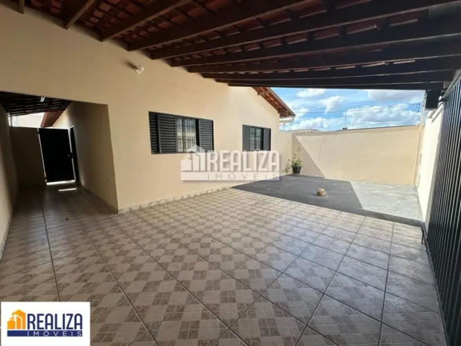 Casa à venda no Residencial Morumbi, Uberaba - 2 dormitórios, 2 garagens!