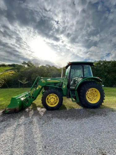 Trator John Deere 5078E 2018 - 4x2 TDA com Carregador Frontal Original
