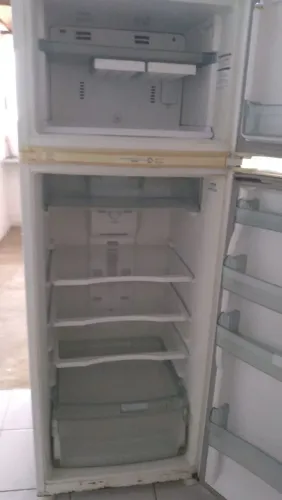 Geladeira Bratemp funcionando perfeitamente. Retirar no benedito bentes 1