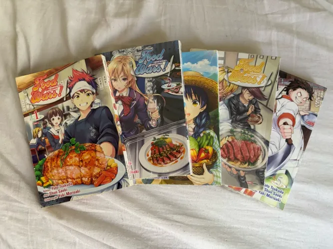 Mangás Food Wars vol 1 ao 5 (apenas 1 usado os demais NO PLÁSTICO)