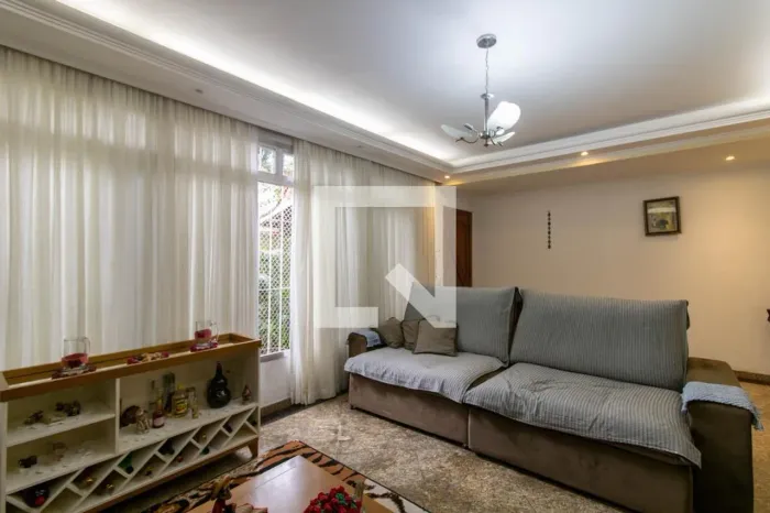 Casa à Venda - Taboão, 3 Quartos, 279 m2