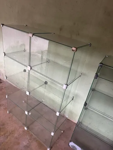Balcão de loja dois um menor e o outro maior armarinho e etcétera
