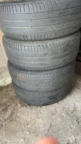 Pneu 215/55 raio 17