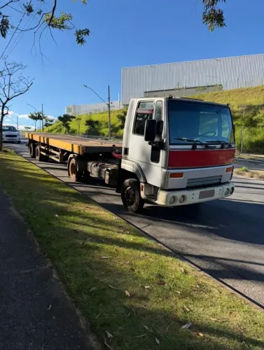Carreta Ford 816 conservada 