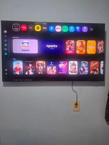 TV Samsung 50'Q7F, pouco tempo de uso.