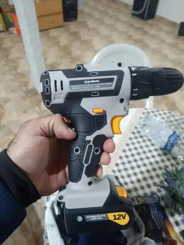 Parafusadeira Furadeira Gradiente Com Maleta E Acessórios