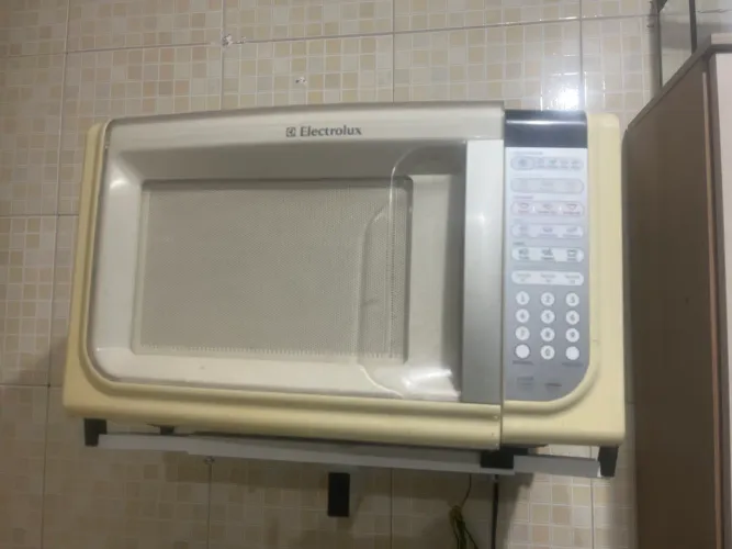 Micro ondas com suporte 