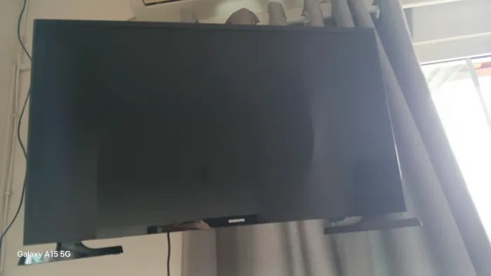 Tv Samsung, 32 polegadas funciona tudo certinho. Não é Smart 
