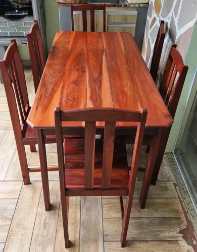 Mesa c/6 cadeiras em madeira