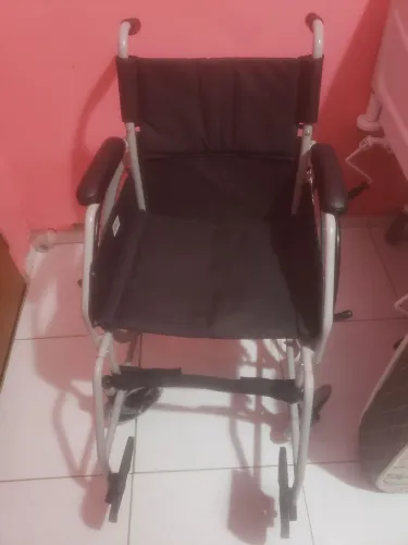 Cadeira de rodas nova