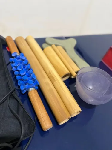 kit pedras vulcânicas, bolsa aquecedora, bambus, pantalas e cubetas de silicone.