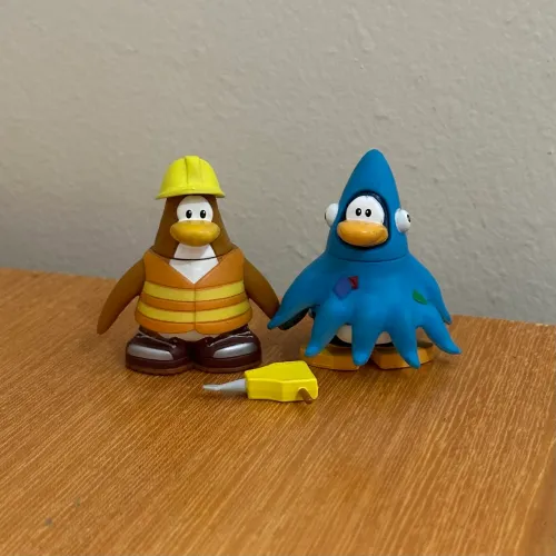 Bonecos Club Penguin Disney