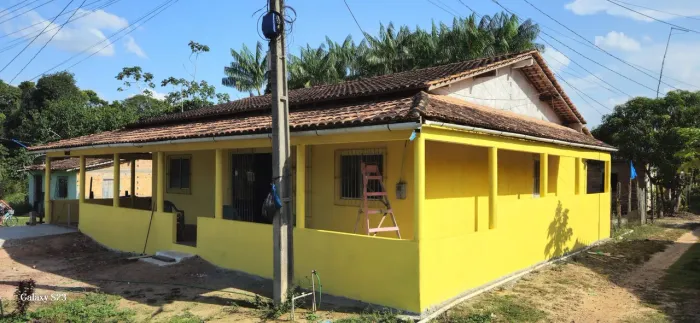 CASA NA RUA PRINCIPAL DO BAIRRO