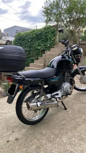 Moto super inteira bem cuidada