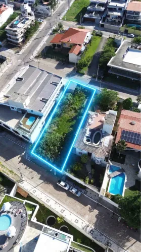 Terreno situado a apenas 50 metros do tradicional Restaurante Mangai