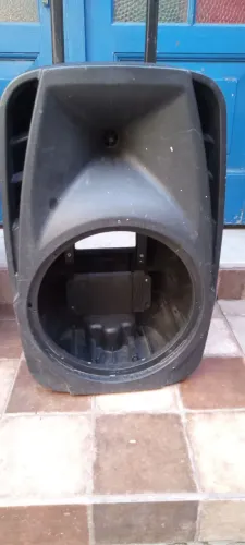Caixa de som vazia