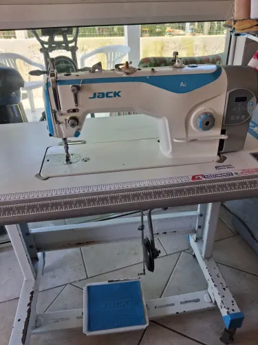 Máquina de Costura reta Jack A2 original com bancada
