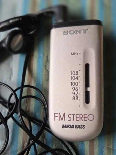 FM STEREO SONY MEGA BASS VINTAGE ! DE BOLSO , COM CLIP !