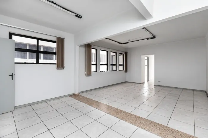Sala comercial com 103 m² para alugar no Centro de Curitiba