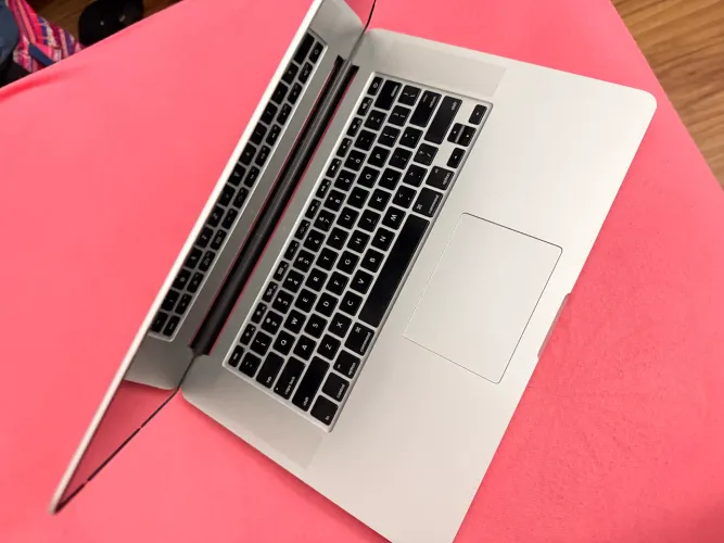 MacBook Pro 15,4 top 2015 retina 512gb 16 RAM