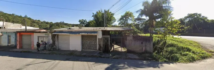 Imóvel c/ 4 pontos comerciais e casa na entrada do Bairro Senhorinha - Aceita Permuta