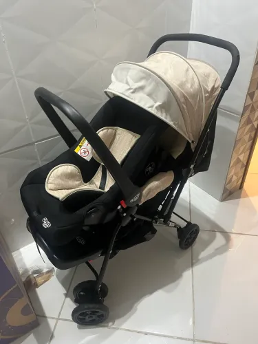 Vendo carrinho com bebê conforto