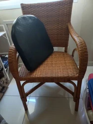 Linda cadeira em rattan. 