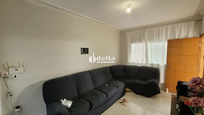 Casa com 3 quartos, sendo 1 suíte, disponível para venda no bairro Shopping Park, em Uberl
