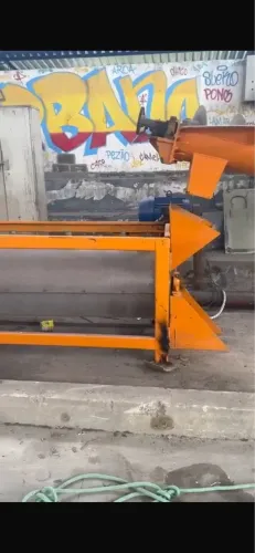 Moinho modificado pra moer peças e borras.