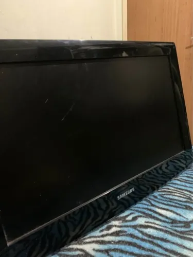 TV Samsung 26? LCD (aceito propostas pra sair rápido).