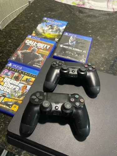 PlayStation 4 slim 1tb semi novo ( em perfeitas condições )