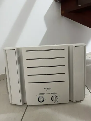 Ar-Condicionado 220v, 10.000 BTU em perfeito estado (aceito cartão)