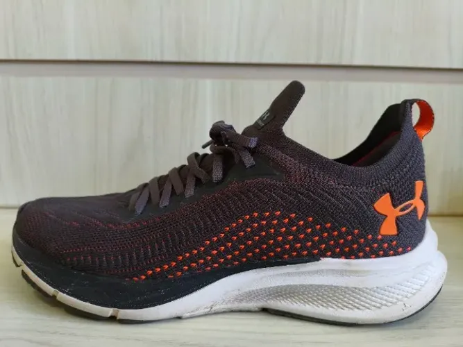 Tênis Under Armour 42 Charged Slight para corridas e caminhadas todo Original