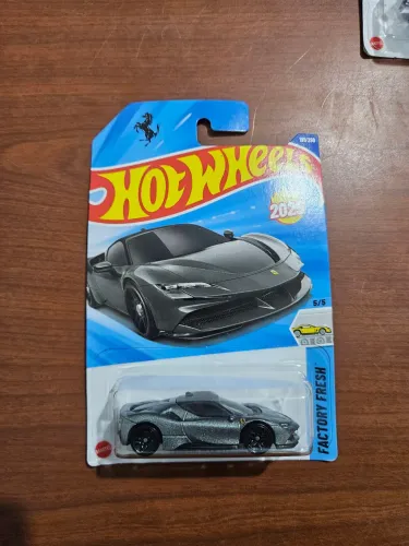 Hot Wheels Ferrari SF90 Stradale Cinza - Factory Fresh 2025 Lacrado