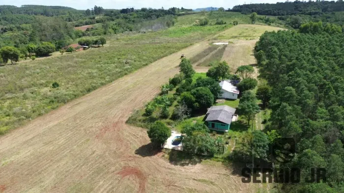 Propriedade com 6,2ha, casa, galpão e piscina em Triunfo