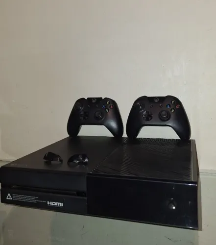 Xbox One FAT 500gb + 2 controles