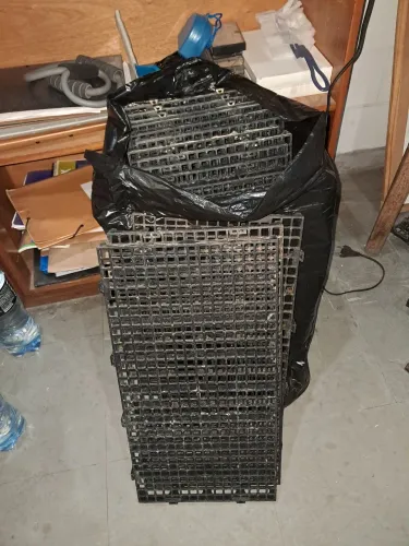 Palet estrado plastico preto cobre 2,2 m2 - veja medidas na descrição- preço por 18 pçs