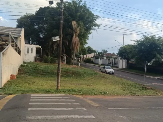 TERRENO À VENDA NO CENTRO DE PRUDENTÓPOLIS