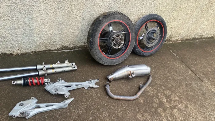 Vendo peças moto cb 300 as que está na foto