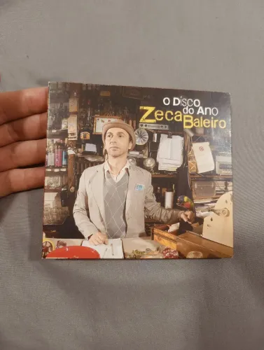 O disco do Ano Zeca Baleiro. 