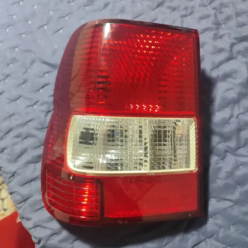 Lanterna Pajero TR4 lado esquerdo 2002 2003 2004 2005 2006