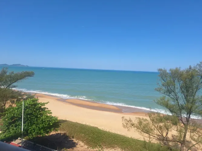 Apartamento frente Mar, com 3 quartos sendo uma Suite.