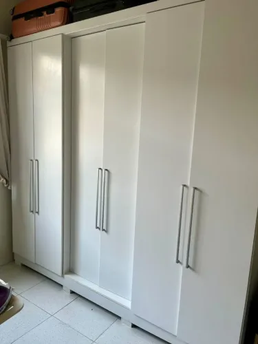 Armário branco de casal mdf