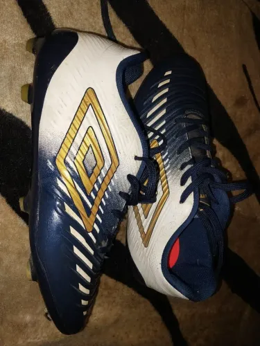 Chuteira umbro