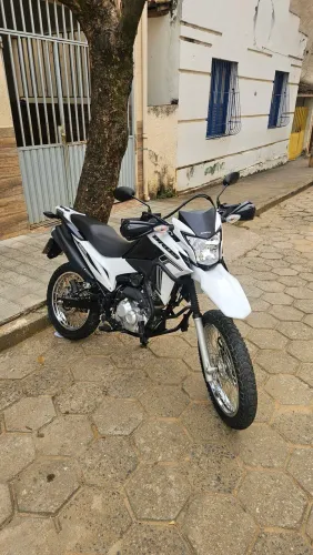 Bross 2023 branca único dono, 9.800km