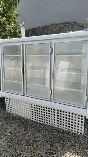 Expositora Metalfrio 3 portas com digital de temperatura 220v ENTREGO