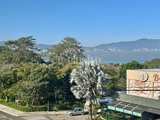 Apartamento com 3 dormitórios e vista para o mar em Coqueiros